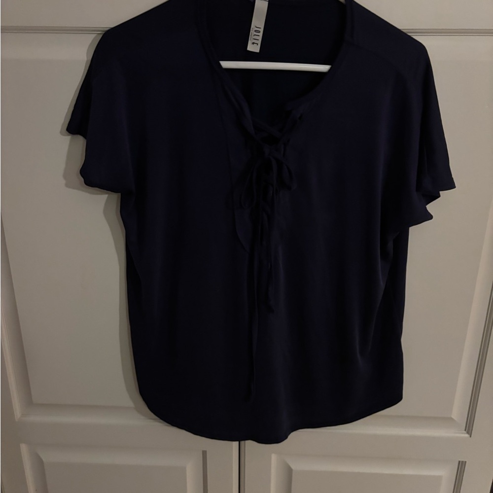 Jolie top lace up front size medium.‎